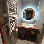 Emma Equipe Et Refait A Neuf Dans 3 Etoiles *