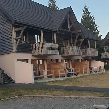 Emma Equipe Et Refait A Neuf Dans 3 Etoiles Apartman
