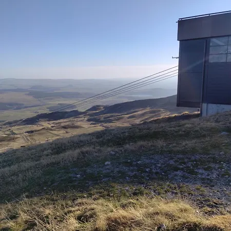 Emma Equipe Et Refait A Neuf Dans 3 Etoiles