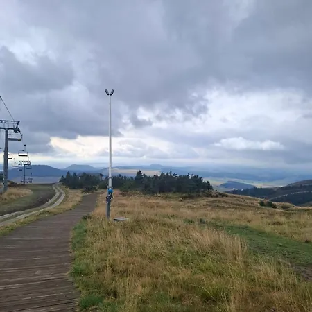 Emma Equipe Et Refait A Neuf Dans 3 Etoiles Apartmán