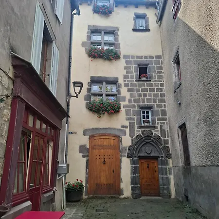 Emma Equipe Et Refait A Neuf Dans 3 Etoiles Apartmán