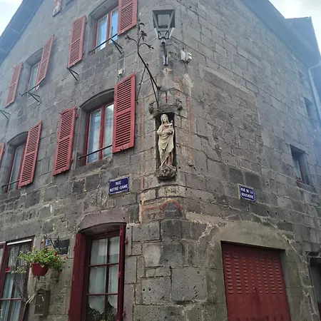 Emma Equipe Et Refait A Neuf Dans 3 Etoiles