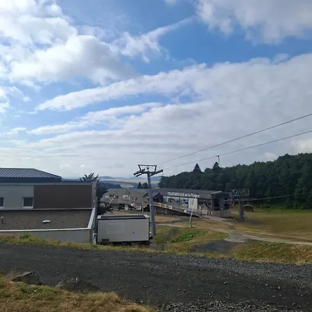 Emma Equipe Et Refait A Neuf Dans 3 Etoiles * Besse-et-Saint-Anastaise